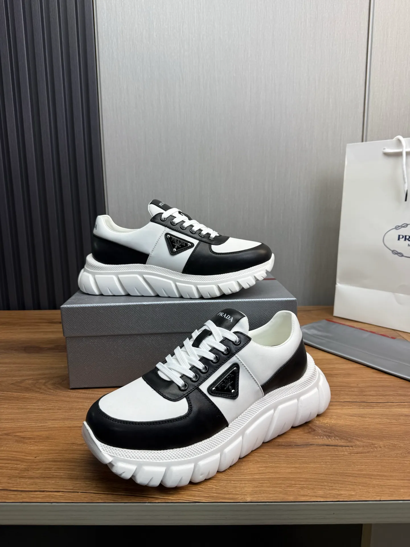 Men's shoes 💰580💰 [PRADA] Men's shoes are popular in the counter, official website is synchronized, 1 high-quality shipment ✔️Imported cowhide fabric + cowhide lining, 1🆚1 replica, original sole, 38-45 (45 customized, non-refundable)